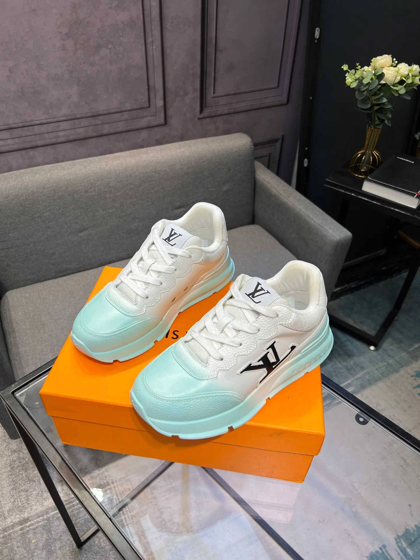 Men's shoes 💰760 LV | Louis Vuitton 2025𝐬𝐬 Spring and summer new styles, couples' models, men's models come out first. The counter focuses on the latest casual shoes. Hard goods are new🆕 ❥Purchase level! Full of high-end feel! A popular model among bloggers at home and abroad, it’s retro and fashionable and looks amazing on your feet! Wear a lot of happiness! Mainly recommended model on the official website★ ▪️Upper: Original custom-made imported calfskin fabric ▪️Inner lining: breathable gauze imported from Italy ▪️Outsole: rubber foam ➕tpu high-end outsole ▪️Shoe size: 36-44 (customized for 45 and 46)